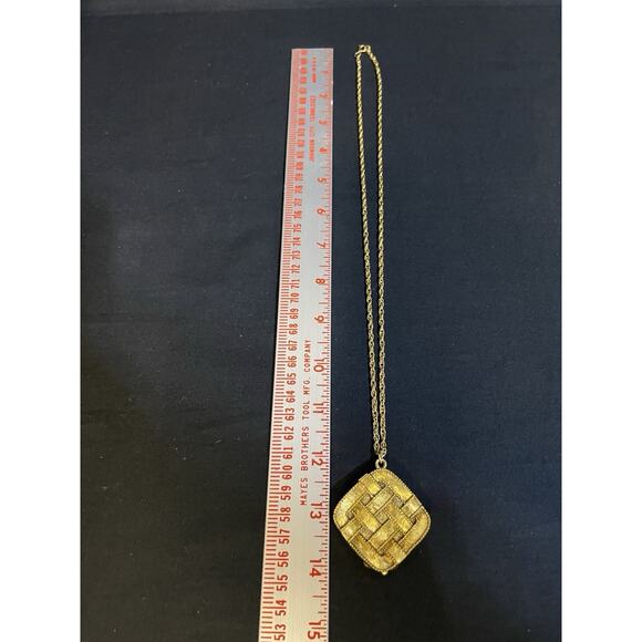 Vintage Prince Matchabelli Aviance Solid Perfume Locket Pendant Necklace 0.09oz - Picture 3 of 8